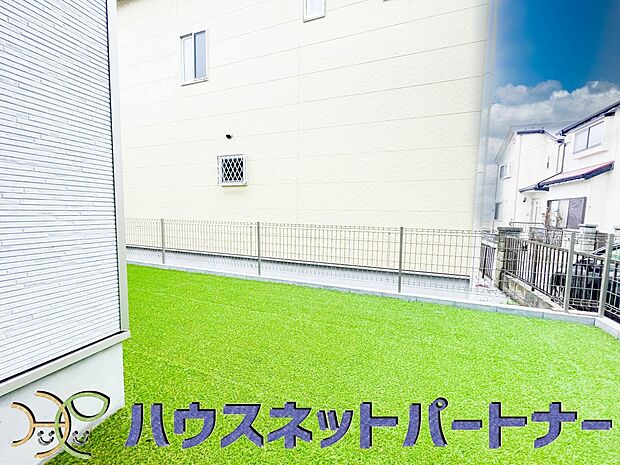 一戸建ての醍醐味は、何といっても庭があること。花や野菜を育てたり、子供と遊んだり、お客様を迎えたり…。大切なペットと過ごす心地良いスペースにもなりますね。