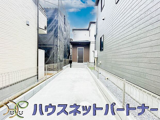 カースペース2台可。もう1台車が必要になった時や来客時にも安心。駐車場に2台以上の車が停められる一戸建ては、車好きのあなたにおすすめ。