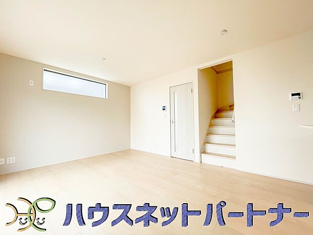通風・採光に優れ、心地よい光と風が溢れています。 贅沢で豊かな居住性と、プライドを満たすクオリティが見事に調和した住空間。新築ならではの快適なひとときをご体感頂ける筈です。