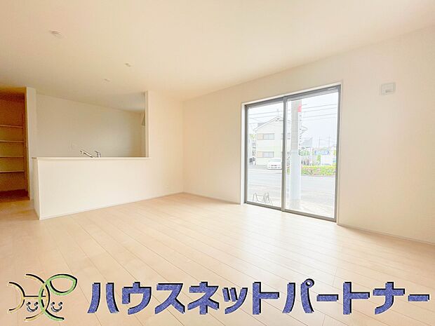 陽だまりのある光彩豊かなリビングは、何よりも快適で心休まる時間を過ごせます。