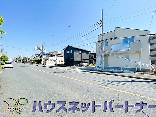 季節感を演出する多彩な樹木と豊かな彩りが重なり、四季折々の変化を楽しめる心地よい場所となることでしょう。時間の経過と共に味わいが出る素敵な空間へ。