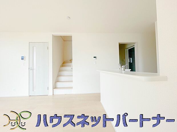 明るく開放的なダイニング。家族とのコミュニケーションが取りやすく、みんなの笑顔が溢れます