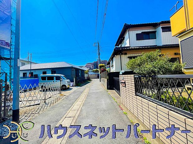 前面道路の日当たりの良い明るいお家。