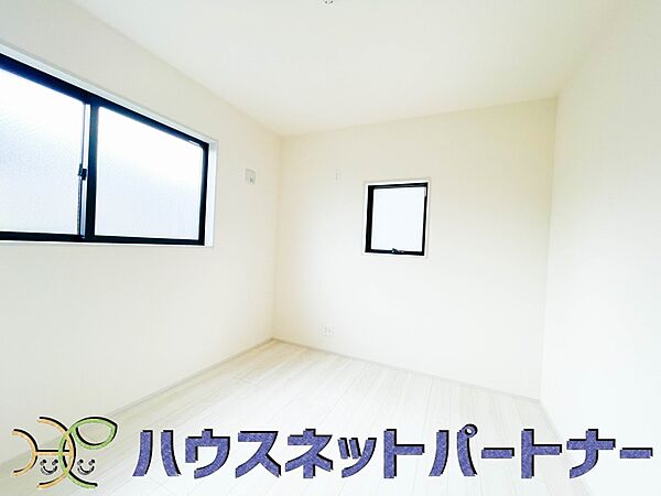 陽射しがぽかぽかと差し込むお部屋は湿気やカビの心配も減るので快適に過ごせます。