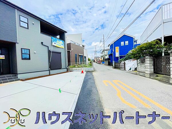 前面道路の日当たりの良い明るいお家。
