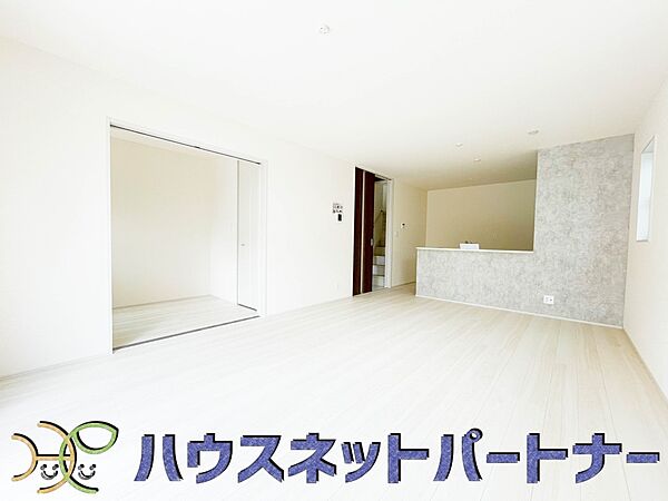 うららかな陽射しがどのお部屋にも降り注ぎますように、快適さを追求した間取設計。得難い立地環境での生活を恵みの豊かな永住の地へと変えてくれます。