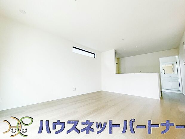 明るく開放的なダイニング。家族とのコミュニケーションが取りやすく、みんなの笑顔が溢れます