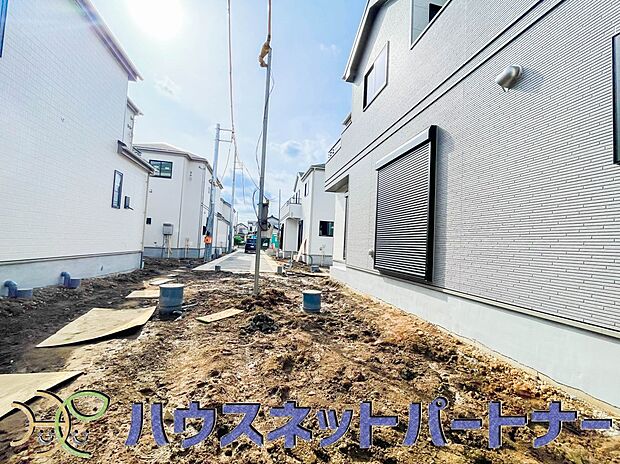 通勤や家族の送迎など、毎日の生活にマイカーが欠かせない方にとって駐車場は大事な条件。敷地内にカースペースがあれば、お出かけやお買い物の際の搬入出もらくらくです。
