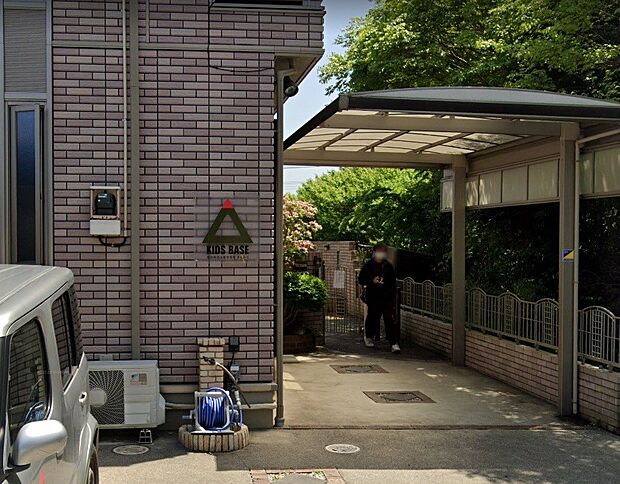 周辺環境-幼稚園・保育園(750m)キッズベースさんかく