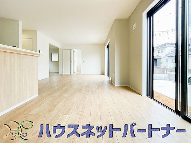 明るく開放的なダイニング。家族とのコミュニケーションが取りやすく、みんなの笑顔が溢れます