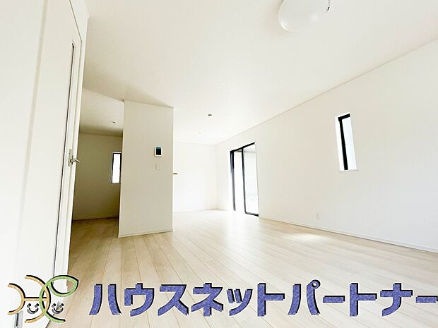 明るく開放的なダイニング。家族とのコミュニケーションが取りやすく、みんなの笑顔が溢れます