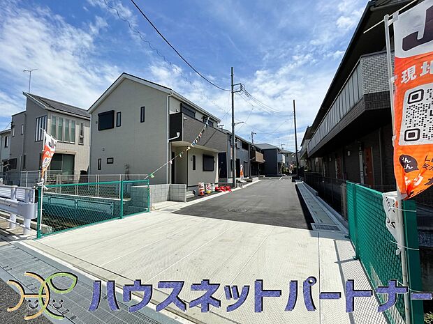 前面道路でお車を駐車するのも楽々。