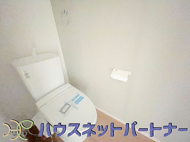 快適な生活を送るための必須アイテムとなった洗浄機能付トイレ。おしり洗浄、ビデ洗浄、暖房便座の3つの機能を標準装備しています
