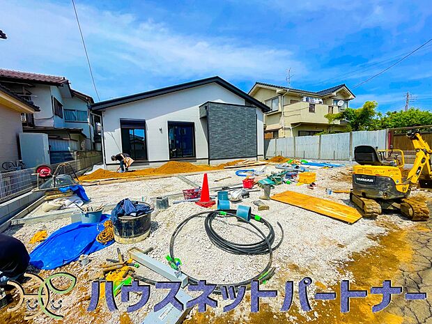 戸建ての購入を検討することになったきっかけに「駐車場を持てること」を挙げる方が多くいらっしゃいます。駐車場代金を支払続ける必要がないことは、駐車場付き戸建を持つ最大のメリットです。