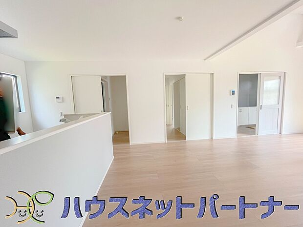 家族の様子を見ながらキッチンでお料理。一日の出来事を会話しながらの家事は嬉しいコミュニケーション。