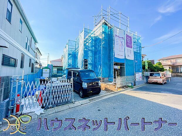 街に溶け合う美しい景観と、採光や風通しを考えて設計された間取り。近隣の視線を考え調整した窓位置など、外観だけでなく、住まうご家族の心地よさを最優先しました。