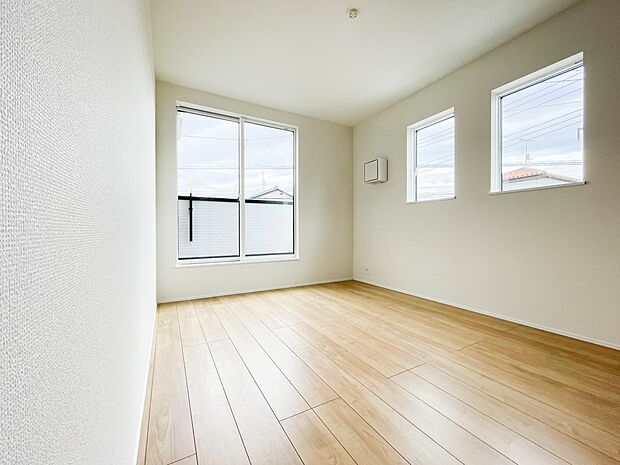 陽射しがぽかぽかと差し込むお部屋は湿気やカビの心配も減るので快適に過ごせます。