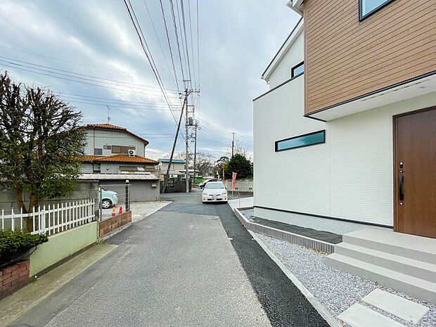 居住者の帰り、訪れる方を優しく迎える・安らぎに満ちた生活空間を予感させる。健やかな暮らしを楽しめそう。