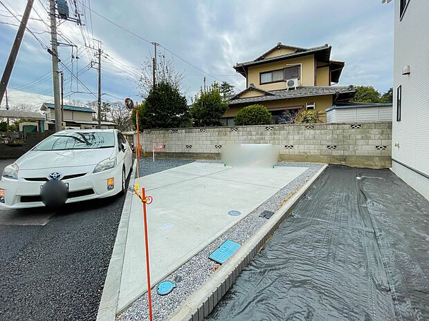 カースペースは並列で2台分がOK。お友達が遊びに来ても、安心ですね。