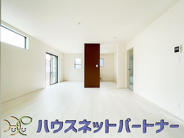 うららかな陽射しがどのお部屋にも降り注ぎますように、快適さを追求した間取設計。得難い立地環境での生活を恵みの豊かな永住の地へと変えてくれます。