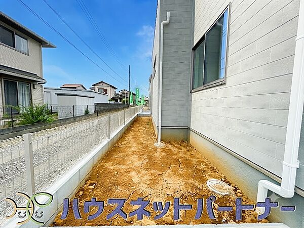 一戸建ての醍醐味は、何といっても庭があること。花や野菜を育てたり、子供と遊んだり、お客様を迎えたり…。大切なペットと過ごす心地良いスペースにもなりますね。
