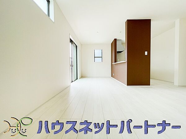 明るく開放的なダイニング。家族とのコミュニケーションが取りやすく、みんなの笑顔が溢れます