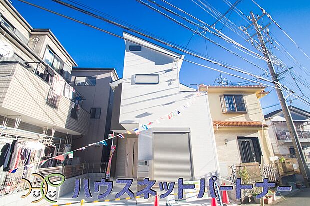 豊かで快適な暮らしを。ここから始まる「日常」はご家族にとってかけがえのない時間となります。少しでも豊かに、快適に。そんな想いから本邸宅は生まれました。