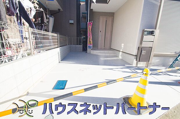 通勤や家族の送迎など、毎日の生活にマイカーが欠かせない方にとって駐車場は大事な条件。敷地内にカースペースがあれば、お出かけやお買い物の際の搬入出もらくらくです。