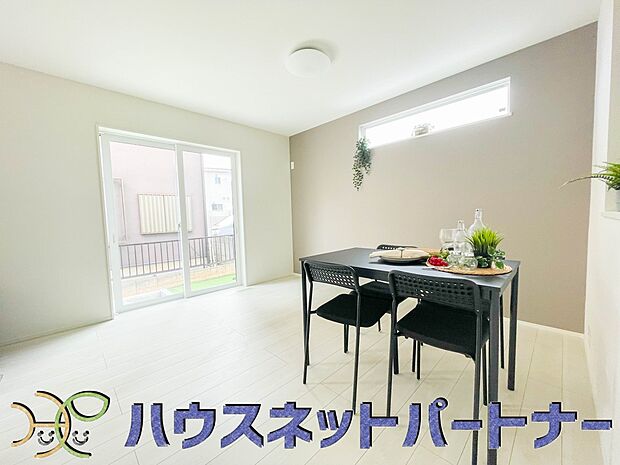 陽だまりのある光彩豊かなリビングは、何よりも快適で心休まる時間を過ごせます。