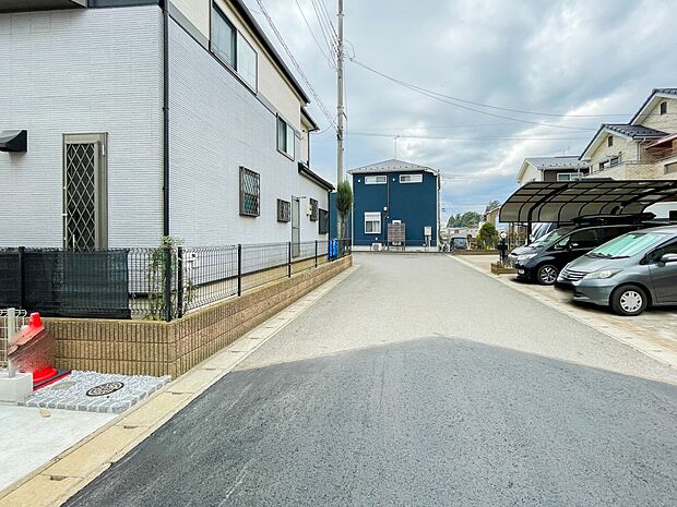 居住者の帰り、訪れる方を優しく迎える・安らぎに満ちた生活空間を予感させる。健やかな暮らしを楽しめそう。