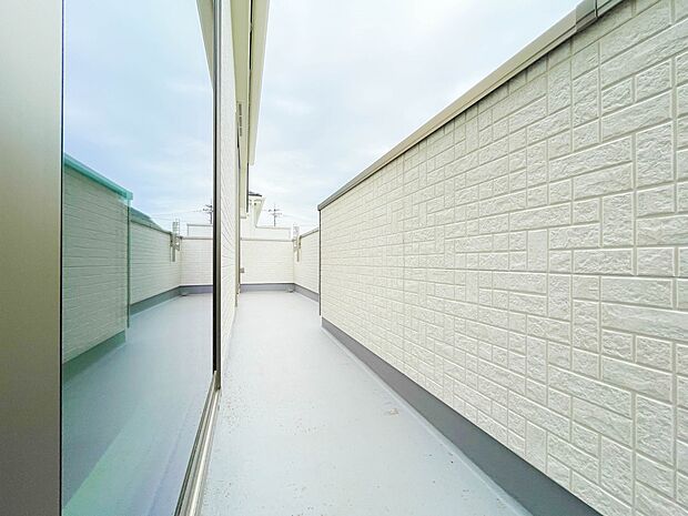 洗濯物を干したり、布団を干したり、ゴミを一時保管したり…