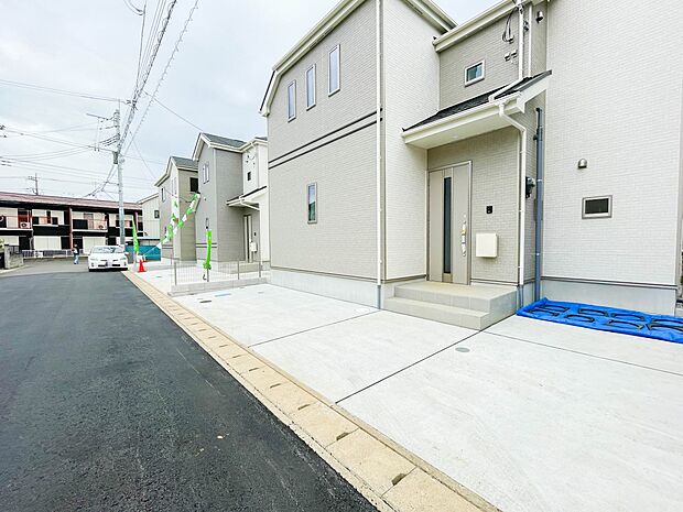 通勤や家族の送迎など、毎日の生活にマイカーが欠かせない方にとって駐車場は大事な条件。敷地内にカースペースがあれば、お出かけやお買い物の際の搬入出もらくらくです。