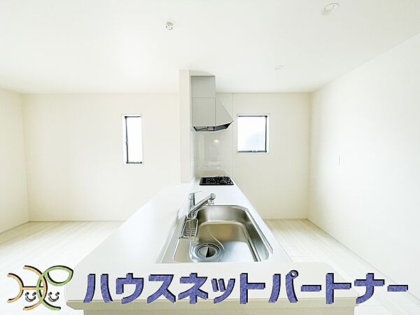 家族の様子を見ながらキッチンでお料理。一日の出来事を会話しながらの家事は嬉しいコミュニケーション。