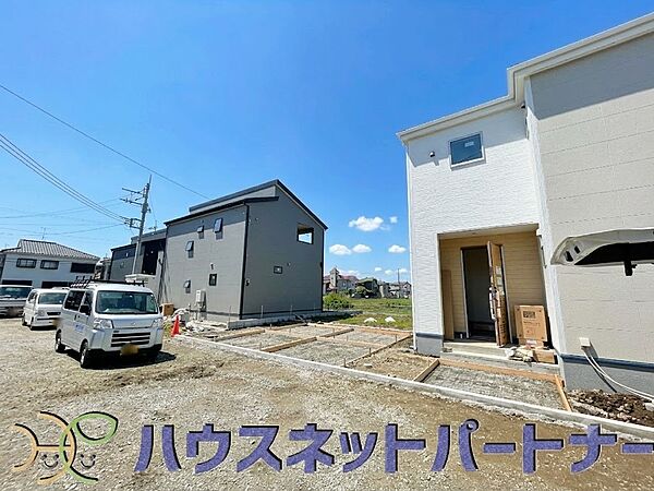季節感を演出する多彩な樹木と豊かな彩りが重なり、四季折々の変化を楽しめる心地よい場所となることでしょう。時間の経過と共に味わいが出る素敵な空間へ。