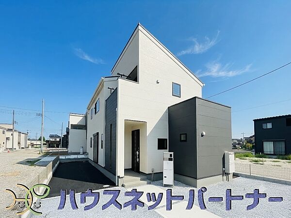 ここから始まる「日常」はご家族にとってかけがえのない時間となります。少しでも豊かに、快適に。そんな想いから本邸宅は生まれました。