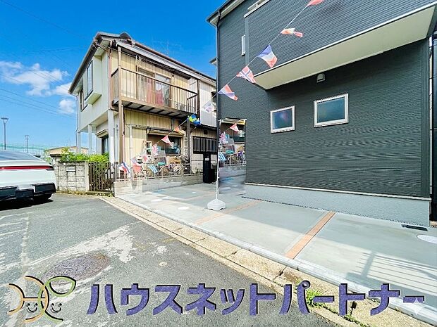 通勤や家族の送迎など、毎日の生活にマイカーが欠かせない方にとって駐車場は大事な条件。敷地内にカースペースがあれば、お出かけやお買い物の際の搬入出もらくらくです。