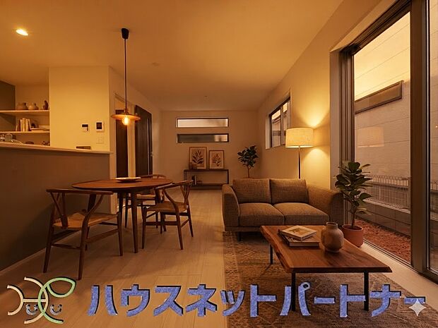 明るく開放的なダイニング。家具等の画像はイメージです