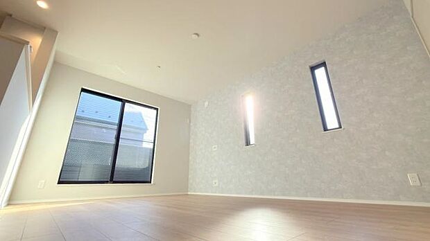 通風・採光に優れ、心地よい光と風が溢れています。 贅沢で豊かな居住性と、プライドを満たすクオリティが見事に調和した住空間。新築ならではの快適なひとときをご体感頂ける筈です。