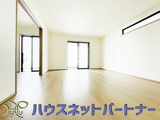 インテリアショップで見掛けた「あの家具」も置ける、ゆったりとした空間。時に広さが上質な寛ぎの時間になる事も。