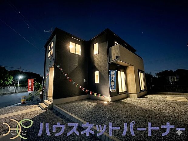 家族の温かさと陽光の暖かさ。※画像はイメージです