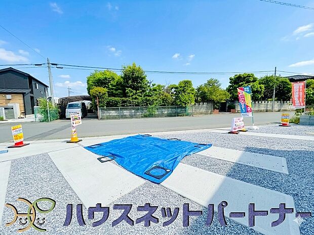 戸建ての購入を検討することになったきっかけに「駐車場を持てること」を挙げる方が多くいらっしゃいます。駐車場代金を支払続ける必要がないことは、駐車場付き戸建を持つ最大のメリットです。