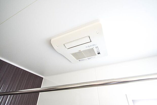 浴室乾燥機があると、梅雨や花粉の時期など、洗濯物を外干しできないときにとても助かりますよね
