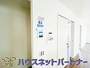 来訪者の様子を室内TVモニターでチェック。対応したくないセールスを断りやすく、子どもに留守番をさせるときも安心。不在時の来訪者を録画でき、犯罪抑止効果も期待できます。