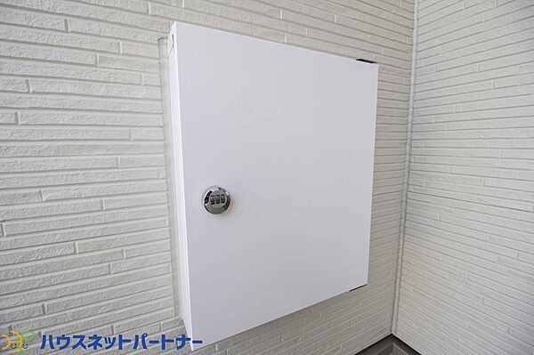 好きな時間にいつでも荷物を受取れるため、到着時間を気にして自宅で待機したり、再配達の連絡をする手間がかかりません。共働きなど不在が多い方、ネット通販の利用が多い方に大変便利。