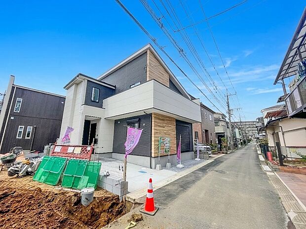 前面道路の日当たりの良い明るいお家。