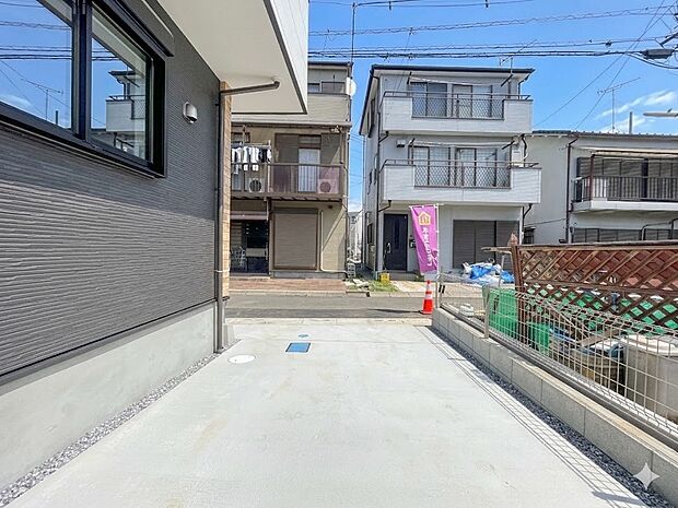 通勤や家族の送迎など、毎日の生活にマイカーが欠かせない方にとって駐車場は大事な条件。敷地内にカースペースがあれば、お出かけやお買い物の際の搬入出もらくらくです。