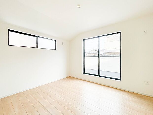 2面窓のある風通しの良いお部屋は心も体も元気にしてくれます。自分だけのお部屋作りを楽しんでみては。