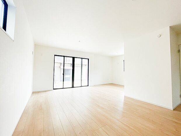 明るく開放的なダイニング。家族とのコミュニケーションが取りやすく、みんなの笑顔が溢れます