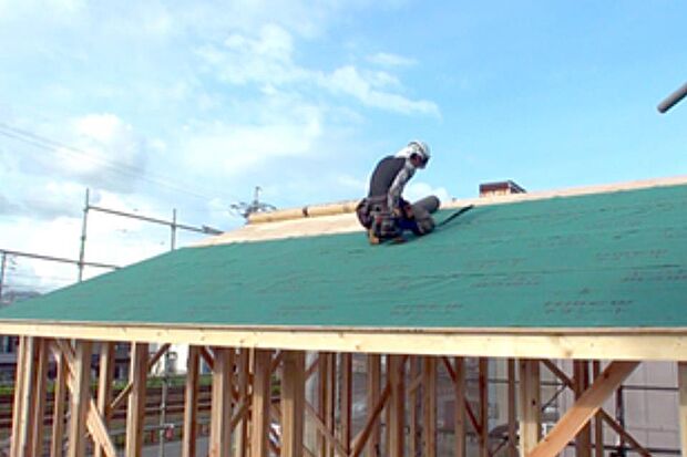 防水に欠かせないアスファルトルーフィング。