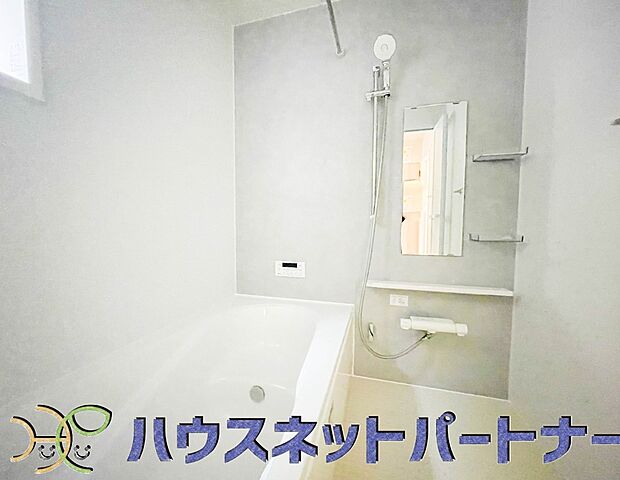 清潔を基調とした浴室は家族と一緒にお風呂に入れる広さです。楽しく癒しの一時を・・。